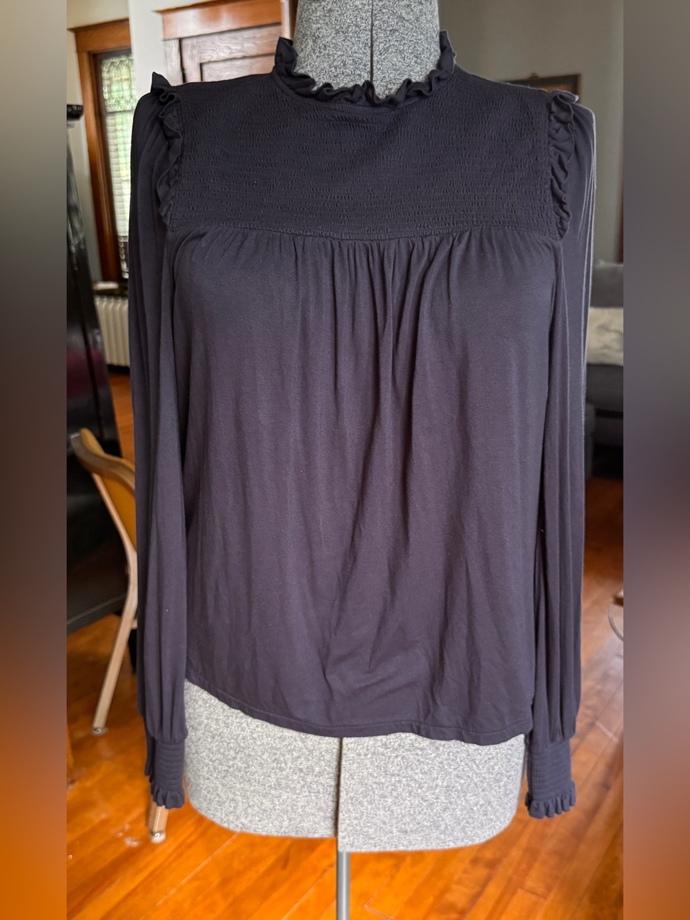Boden Navy Viscose Knit Top with Ruffle and Smocking Shirring Detail EUC Sz 8